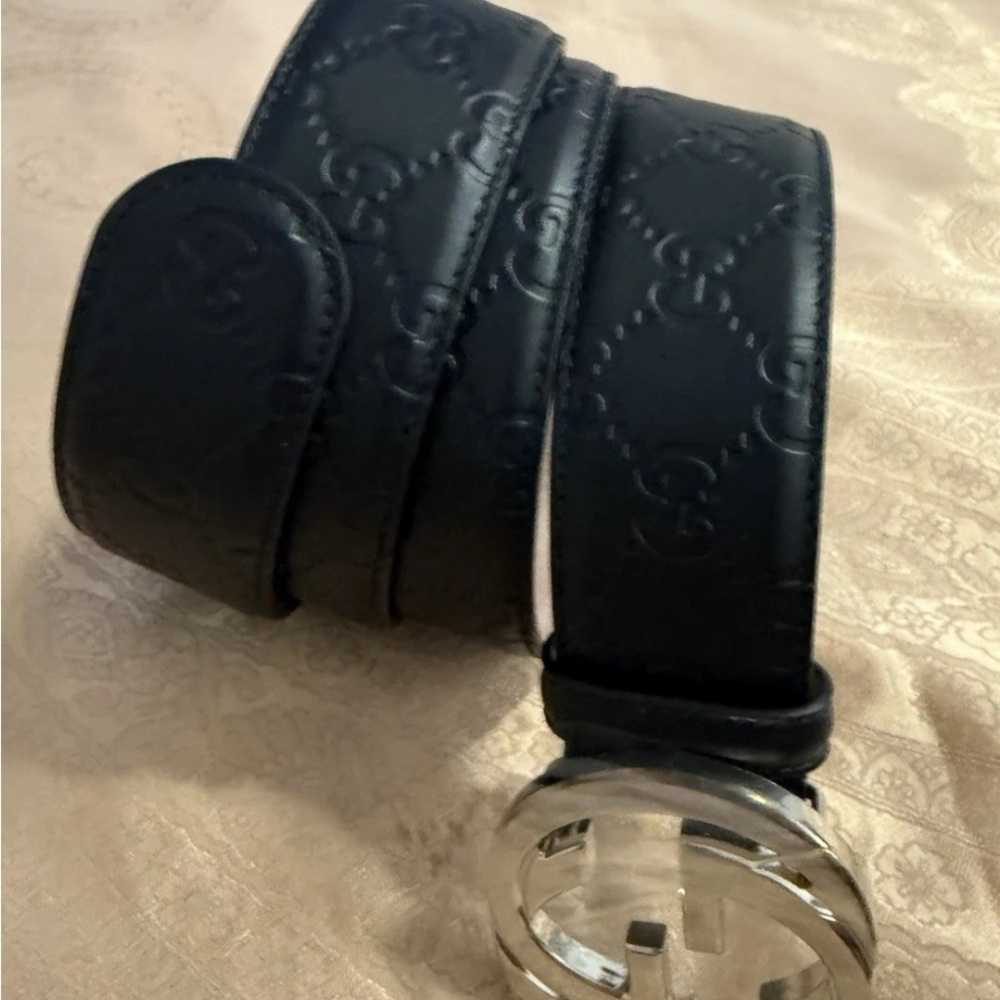 Gucci Embossed Black Belt with Silver Logo Buckle - Picture 2 of 5
